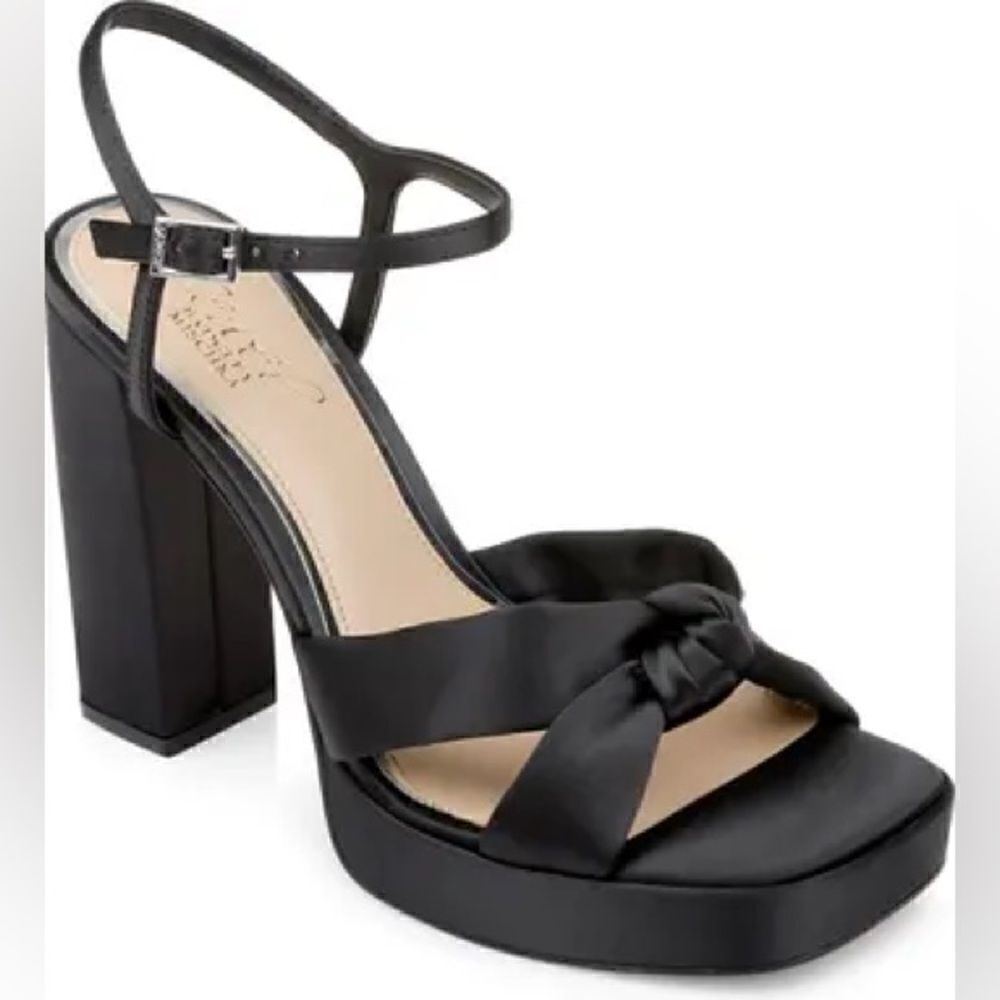 Valencia Ankle Strap Platform Sandal (Women)
Jewel Badgley Mischka